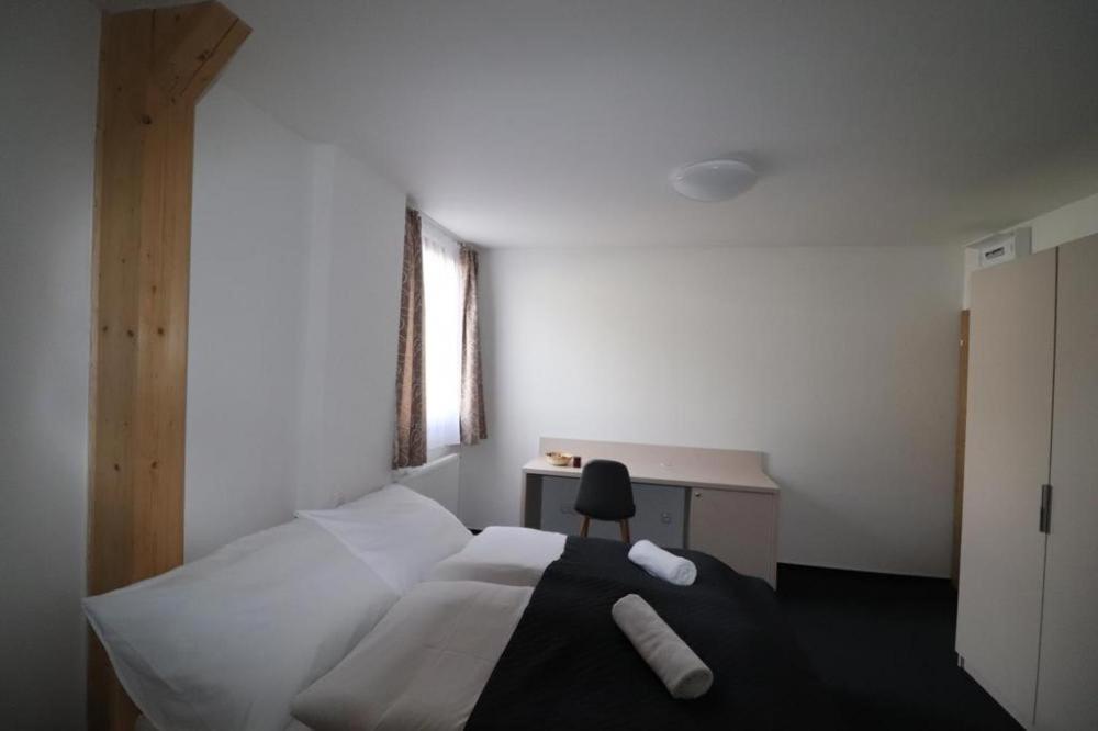 Pension A Restaurace U Sousedu ストラージュニー エクステリア 写真