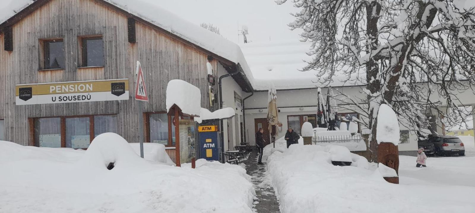Pension A Restaurace U Sousedu ストラージュニー エクステリア 写真